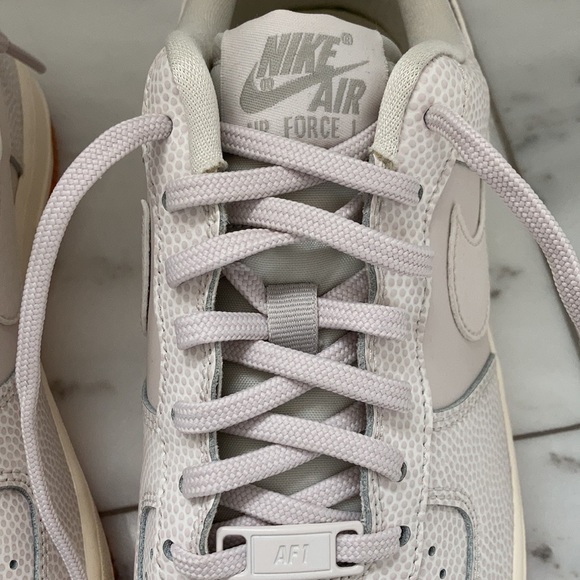 Nike Air Force 1 ‘07 Seasonal Sneakers - Picture 11 of 16